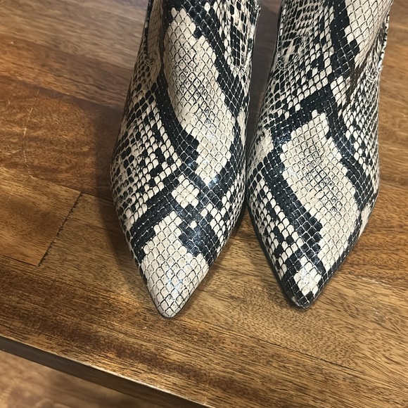 Marc Fisher Womens Knee-High Boots 6.5 M Black Snakeskin Pointed Toe - Picture 5 of 5